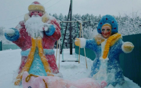 В деревню Марий Эл «пришли» огромный Дед Мороз и Снегурочка