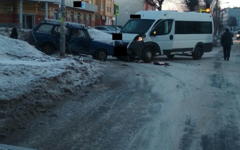 В Йошкар-Оле в час пик произошла авария с маршруткой