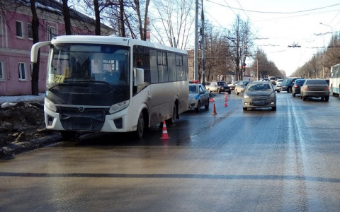 Чтобы избежать жертв, водитель автобуса в Йошкар-Оле решил отделаться "малой кровью"