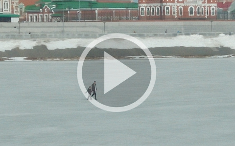 Опасная прогулка: йошкаролинец вывел  ребенка на тонкий лед Кокшаги
