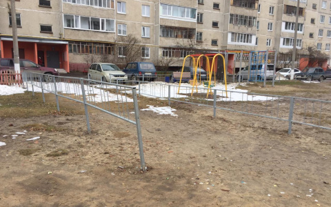Общественник из Йошкар-Олы возмутился разрушенным двором, который создали два года назад