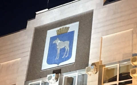 На здании администрации Йошкар-Олы «красуется» неправильный герб