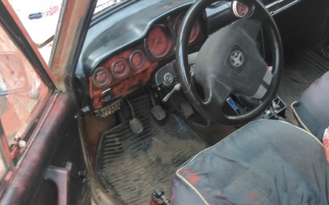 В Йошкар-Оле двое несовершеннолетних вскрыли и обокрали отечественную легковушку