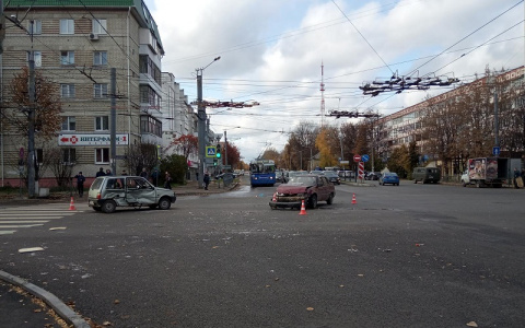 Жесткое ДТП на перекрестке Первомайской-Красноармейской в Йошкар-Оле: кто виноват?