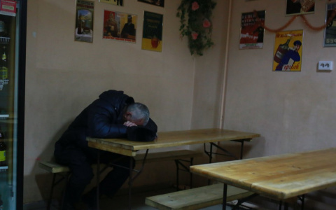 Борьба с "наливайками" в Йошкар-Оле: на Лермонтова "прикрыли" бар в многоквартирном доме