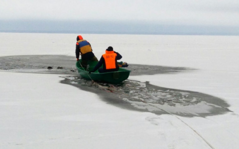 В Марий Эл с дрейфующей льдины спасли троих рыбаков