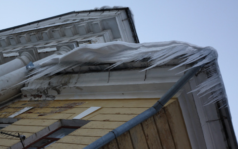 Расписанные стены, парковка на газоне и сосульки: в Марий Эл ужесточены штрафы за нарушение правил благоустройства