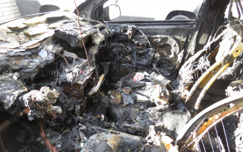 Стало известно, почему в пригороде Йошкар-Олы поздно ночью вспыхнули три автомобиля