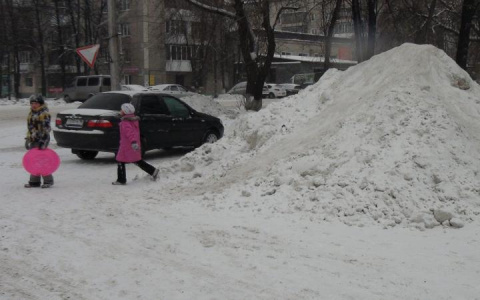 «Скатываются прямо под машину»: известно, куда йошкаролинцам обращаться на опасные горки