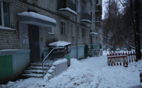 Пьяный йошкаролинец в Девятом "перепутал" дверь с окном и сломал ногу