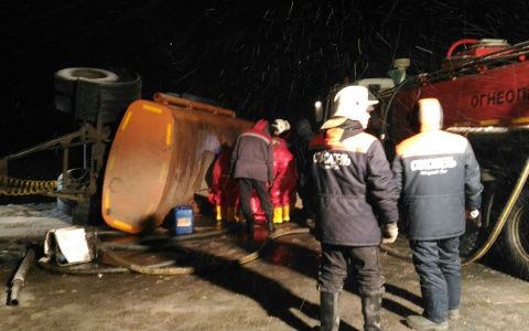 На трассе Йошкар-Ола-Уржум перевернулся бензовоз: произошла утечка дизеля