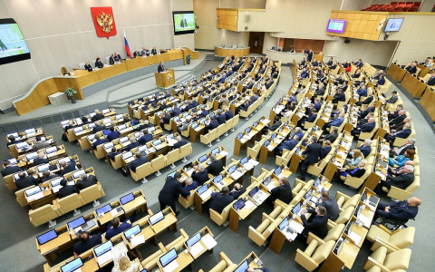 Депутаты Госдумы одобрили в первом чтении поправки в Конституцию