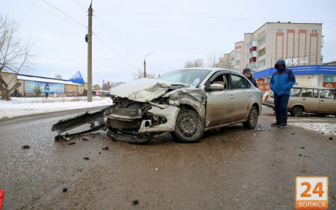 Появились подробности аварии, где «четверка» и иномарка столкнулись на дороге Марий Эл
