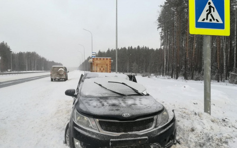 Автоледи на иномарке влетела в знак на Казанском тракте в Марий Эл
