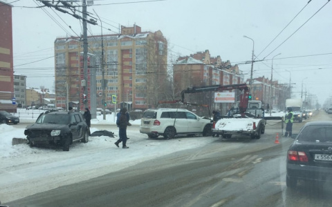 В пригороде Йошкар-Олы столкнулись два внедорожника