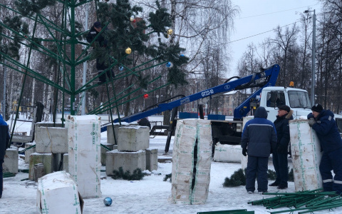 В Йошкар-Оле убрали новогоднюю елку в Парке Победы