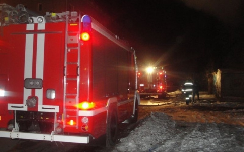 Более двадцати огнеборцев тушили гаражный кооператив на Серова в Йошкар-Оле