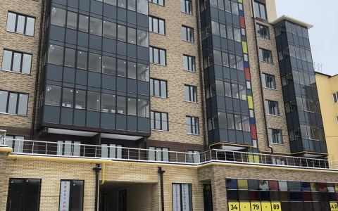 Закончилось строительство серого здания в центре Йошкар-Олы