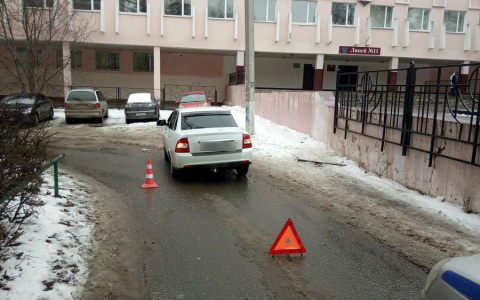 Розыск очевидцев: около лицея в Йошкар-Оле сбили мужчину