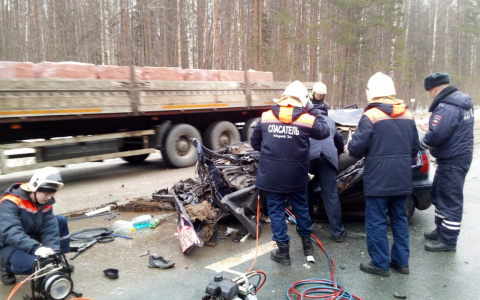На месте страшной аварии на Кокшайском тракте в Марий Эл работали спасатели