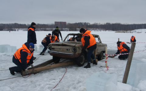 В Йошкар-Оле со дна Малой Кокшаги подняли Запорожец