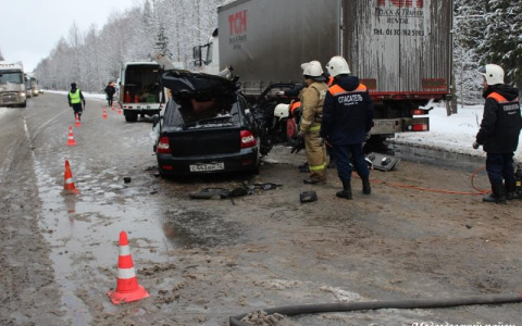 Известна предварительная версия ДТП, где столкнулись Volvo и Приора на трассе «Вятка»