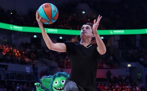 Волжанин, выигравший миллион рублей и сделавший селфи с Ургантом, поделился победным видео