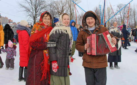 Танцы, угощения и обряды: йошкаролинцы провожают Масленицу