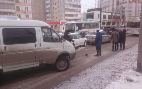 Газель, ВАЗ и Kia: в Йошкар-Оле произошло тройное ДТП