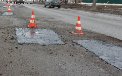 На йошкар-олинские дороги за одну ночь уложили 20 тонн асфальта