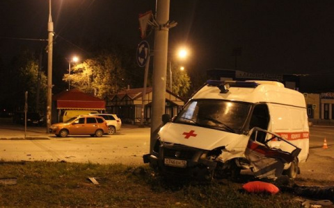 «Больше 130 километров в час»: водитель Mazda, въехавший в "скорую" на кольце Дружбы, предстанет перед судом