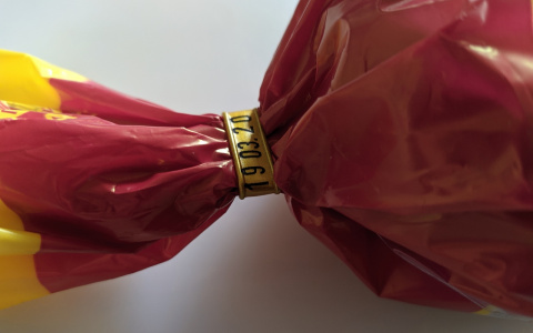 Фото дня: жители Марий Эл купили батон из "будущего"