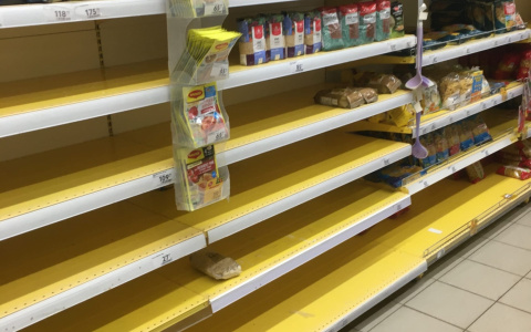 Пустые полки: йошкаролинцы второй день скупают нескоропортящиеся продукты