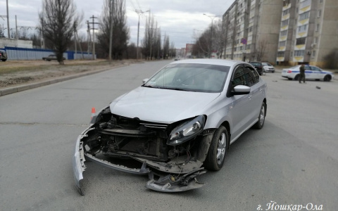 В Йошкар-Оле неуступчивое Polo протаранило Tiguan: есть пострадавшие