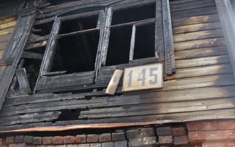 В Марий Эл ночью горел садовый дом: тушили семнадцать огнеборцев