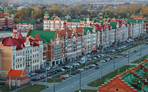 Гуляют по магазинам и фотографируются на набережной: йошкаролинцы нарушают самоизоляцию