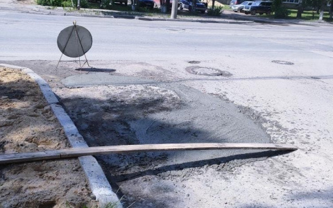 Горожане в шоке: в Йошкар-Оле ямы начали латать бетоном