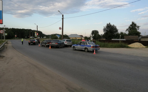 На улице в Йошкар-Оле столкнулись две иномарки и «пятнадцатая»