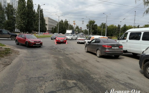 Появились подробности ДТП на кольце Карла Маркса: ребенок находился в автокресле