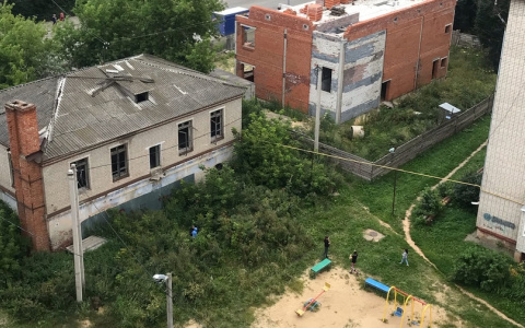 Опасное развлечение: юные йошкаролинцы устраивают недетские игры в «заброшке»