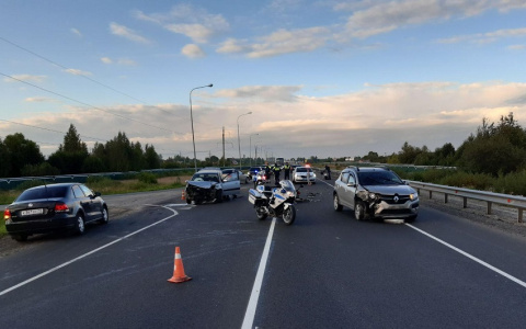В Марий Эл по вине автоледи произошло ДТП: видео с места аварии
