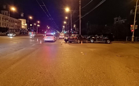 "Влетел на красный": в Йошкар-Оле водитель KIA устроил массовое ДТП