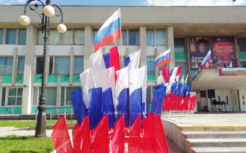 В небе над Йошкар-Олой развивался флаг России