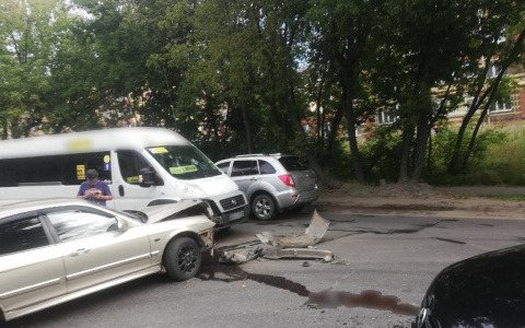 ДТП с общественным транспортом в Йошкар-Оле: движение затруднено