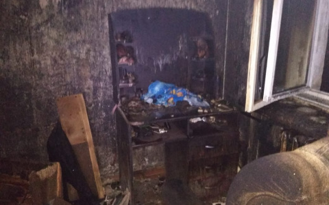 В Йошкар-Оле пожарные спасли женщину из огня