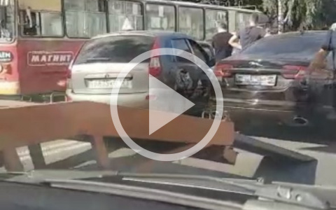 Учебное авто попало в аварию в центре Йошкар-Олы