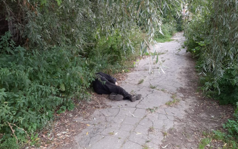 Он лежал там с самого утра: на Водопроводной прохожие нашли тело йошкаролинца