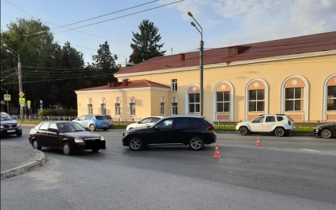 В центре Йошкар-Олы иномарка сбила велосипедиста