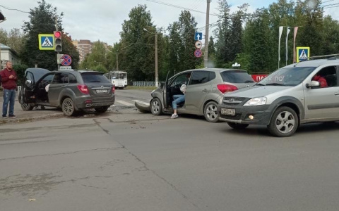 Стали известны подробности вчерашнего ДТП в центре Йошкар-Олы