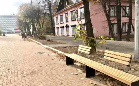 В центре Йошкар-Олы появились необычные скамейки